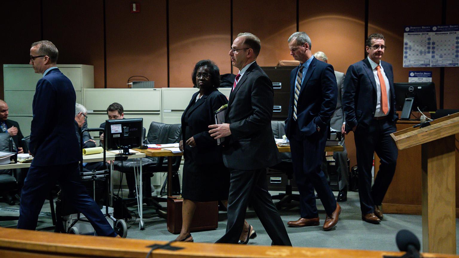 Prosecutors and attorneys confer during the trial of Chicago police Officer Thomas Gaffney, former Detective David March and ex-Officer Joseph Walsh with Judge Domenica A. Stephenson on Thursday, Nov. 29, 2018. (Zbigniew Bzdak / Chicago Tribune / Pool)