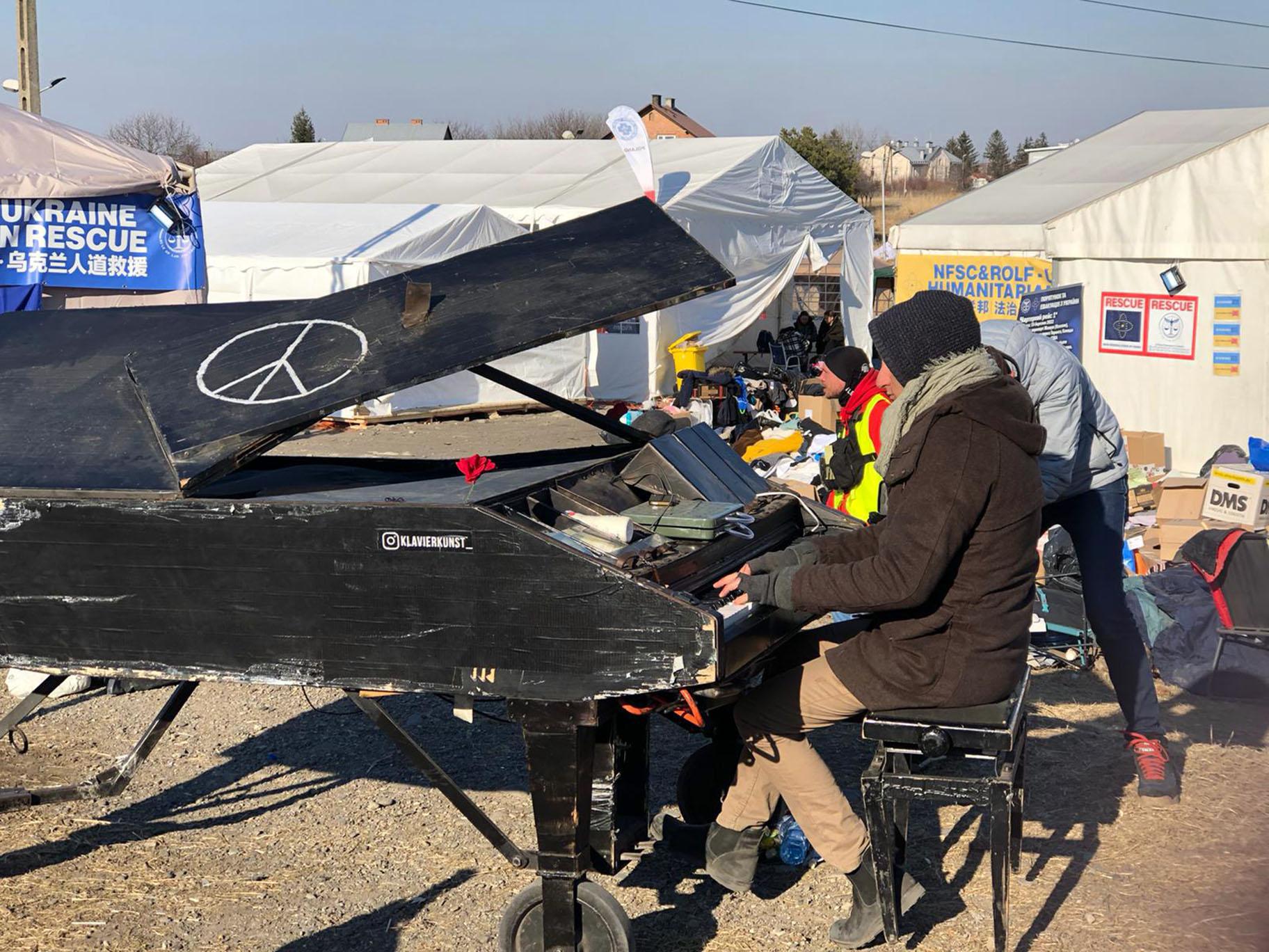 German pianist Davide Martello plays piano for refugees who are crossing from Ukraine into Poland. (Courtesy Avery Hart & David Shapiro)