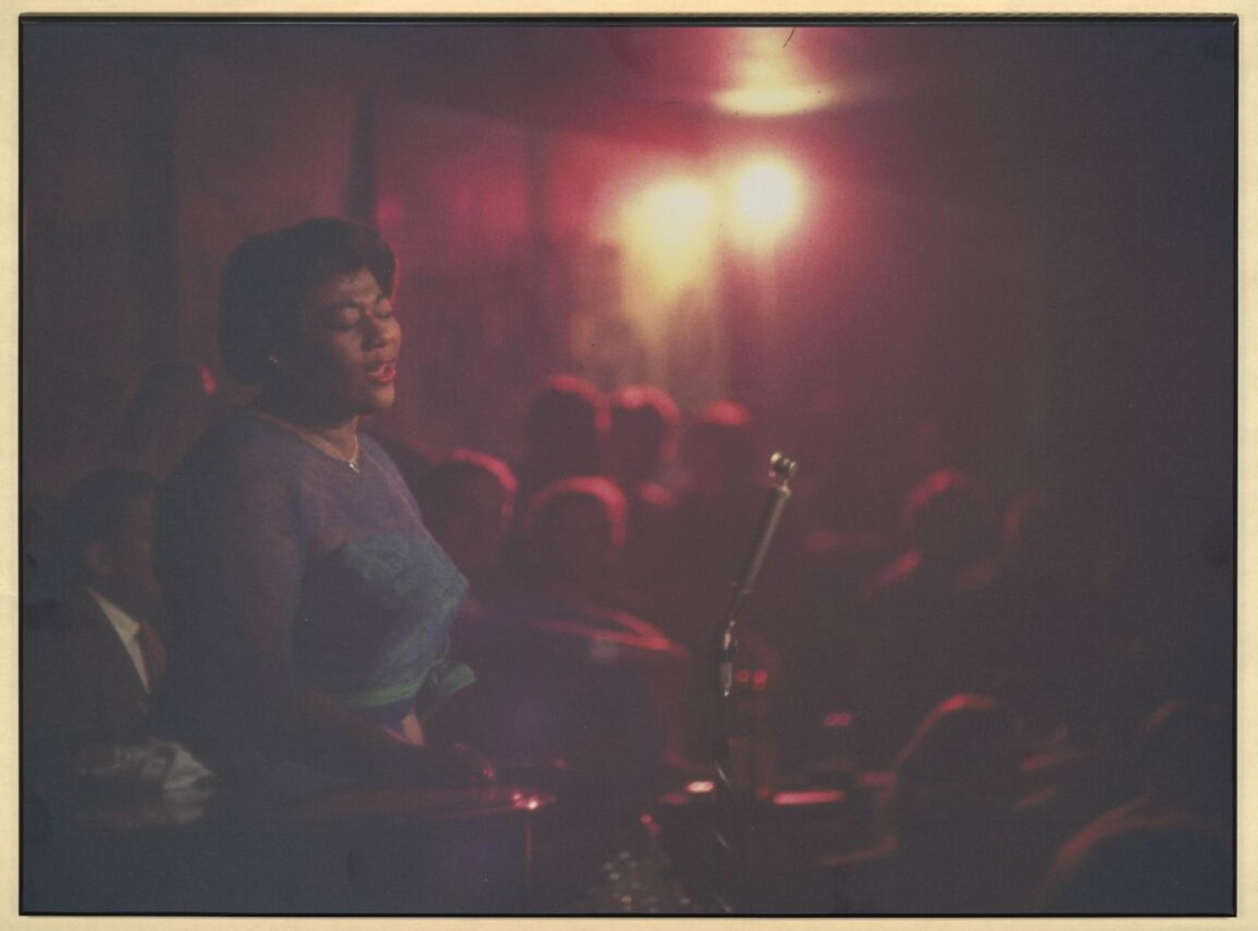 Ella Fitzgerald performs at Mister Kelly’s. Photograph from the “A Night at Mister Kelly’s” exhibit at the Newberry Library. (Courtesy of the Newberry Library)