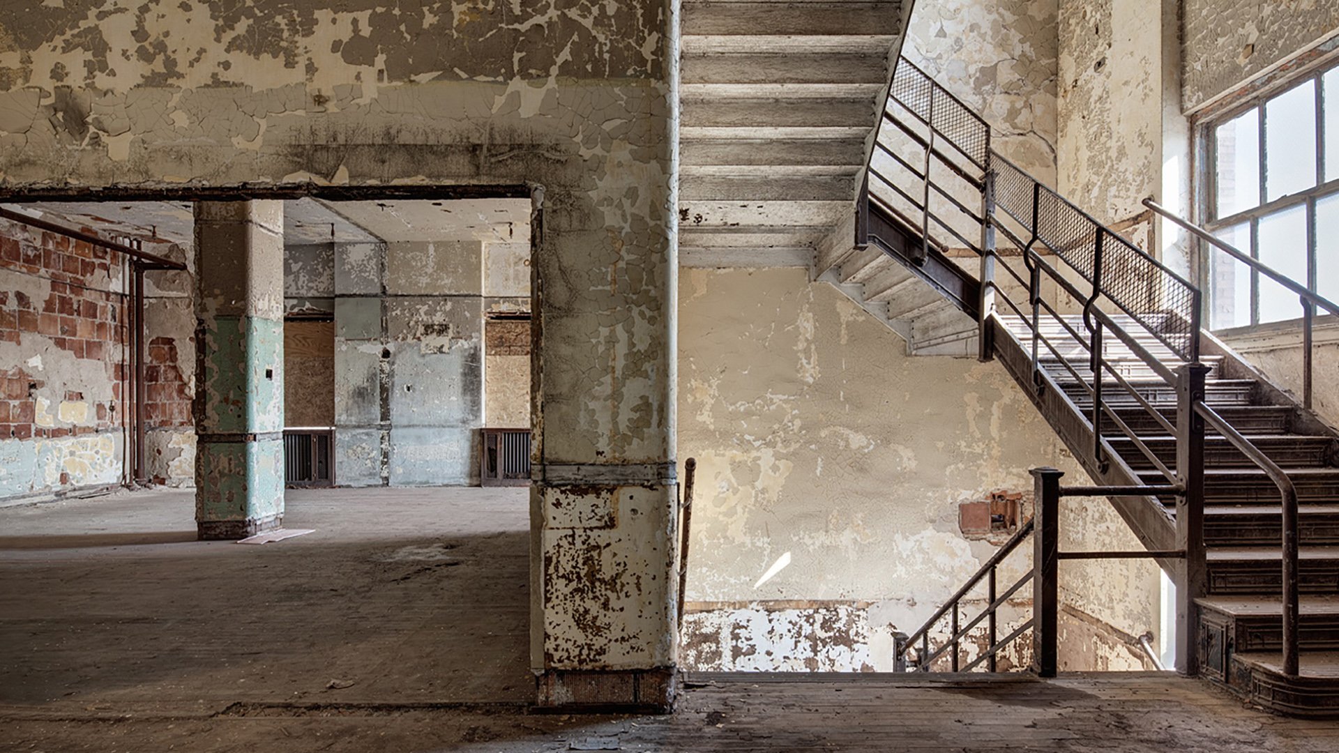 The historic tower before renovations began. (©2012 Darris Lee Harris)