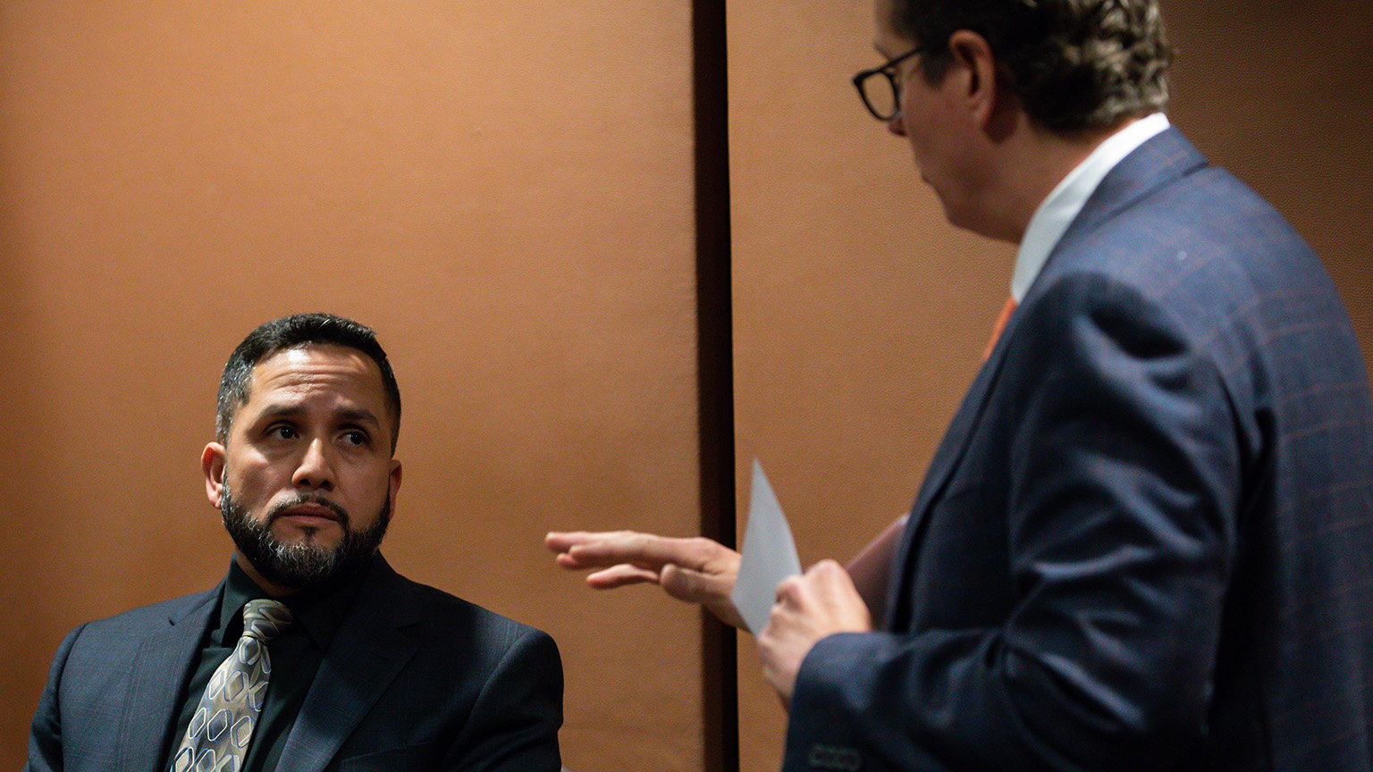 Attorney Todd Pugh, right, representing Joseph Walsh, cross-examines witness Jose Torres at the trial of Chicago police Officer Thomas Gaffney, former Detective David March and ex-Officer Joseph Walsh on Thursday, Nov. 29, 2018. (Zbigniew Bzdak / Chicago Tribune / Pool)