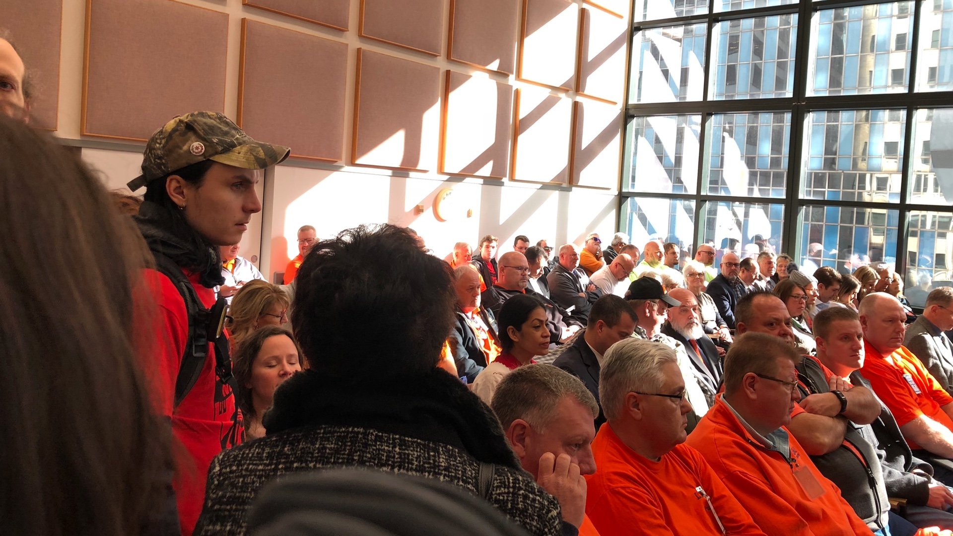People for and against the pipeline expansion packed the Illinois Commerce Commission hearing. (Patty Wetli / WTTW)