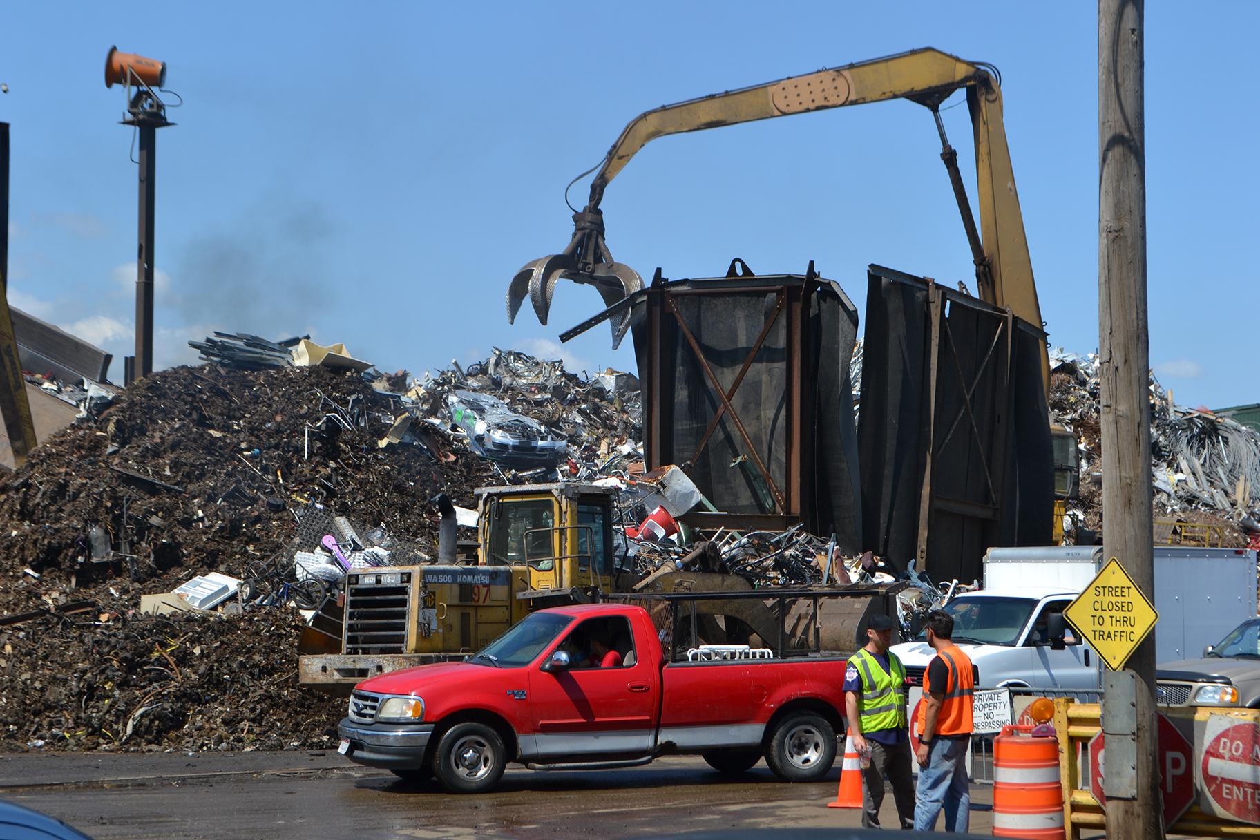 General Iron’s scrap metal yard at 1909 N. Clifton Ave. in Lincoln Park. (Alex Ruppenthal / WTTW News)