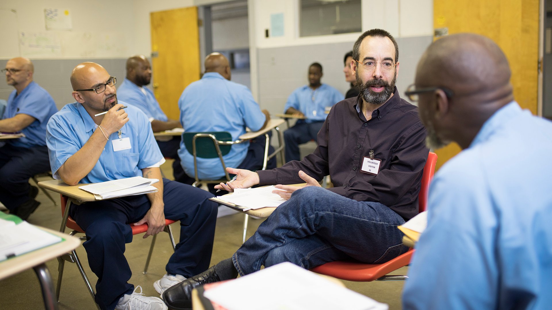 Northwestern associate professor Benjamin Frommer speaks with student inmates inside Stateville Correctional Center. (Courtesy Northwestern University)