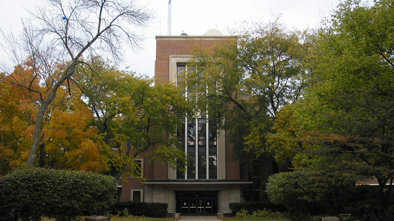 New Trier High School in Winnetka. (Wikimedia Commons)