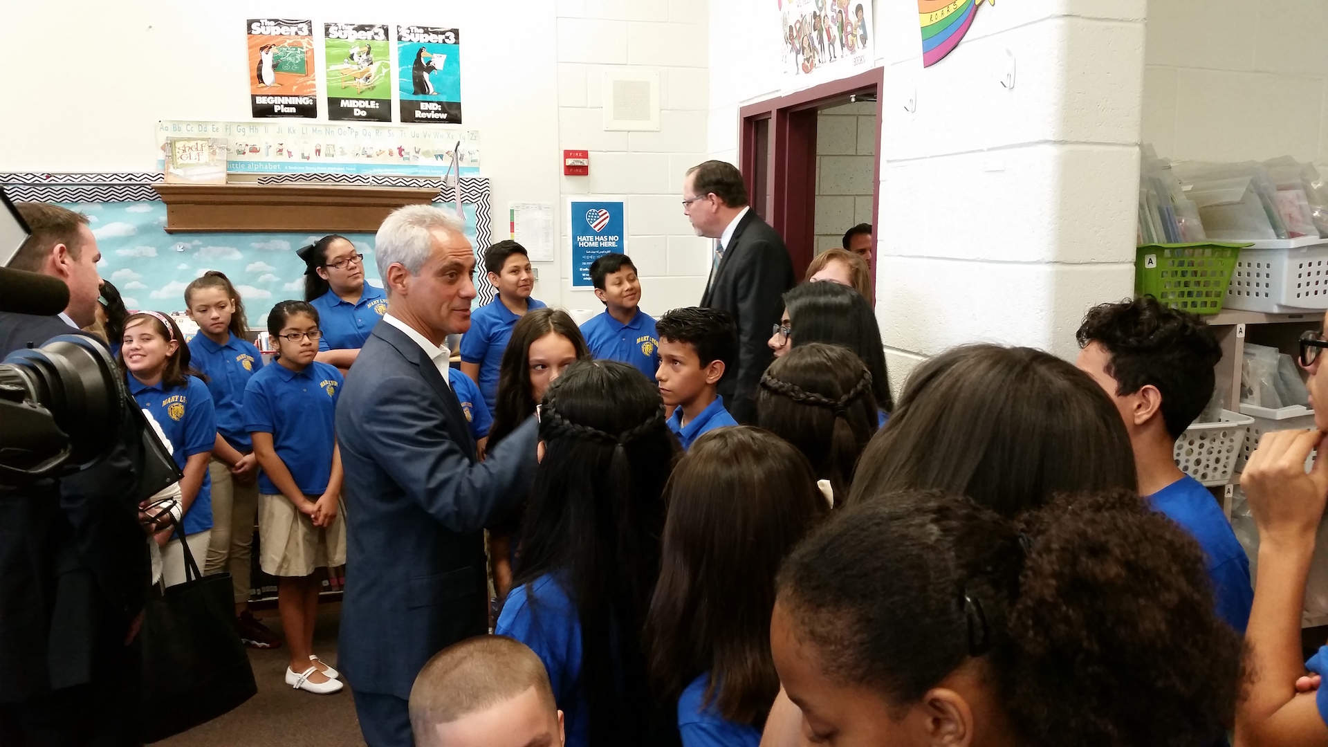 Mayor Rahm Emanuel meets with students at Mary Lyon Elementary on Thursday. (Matt Masterson / Chicago Tonight)