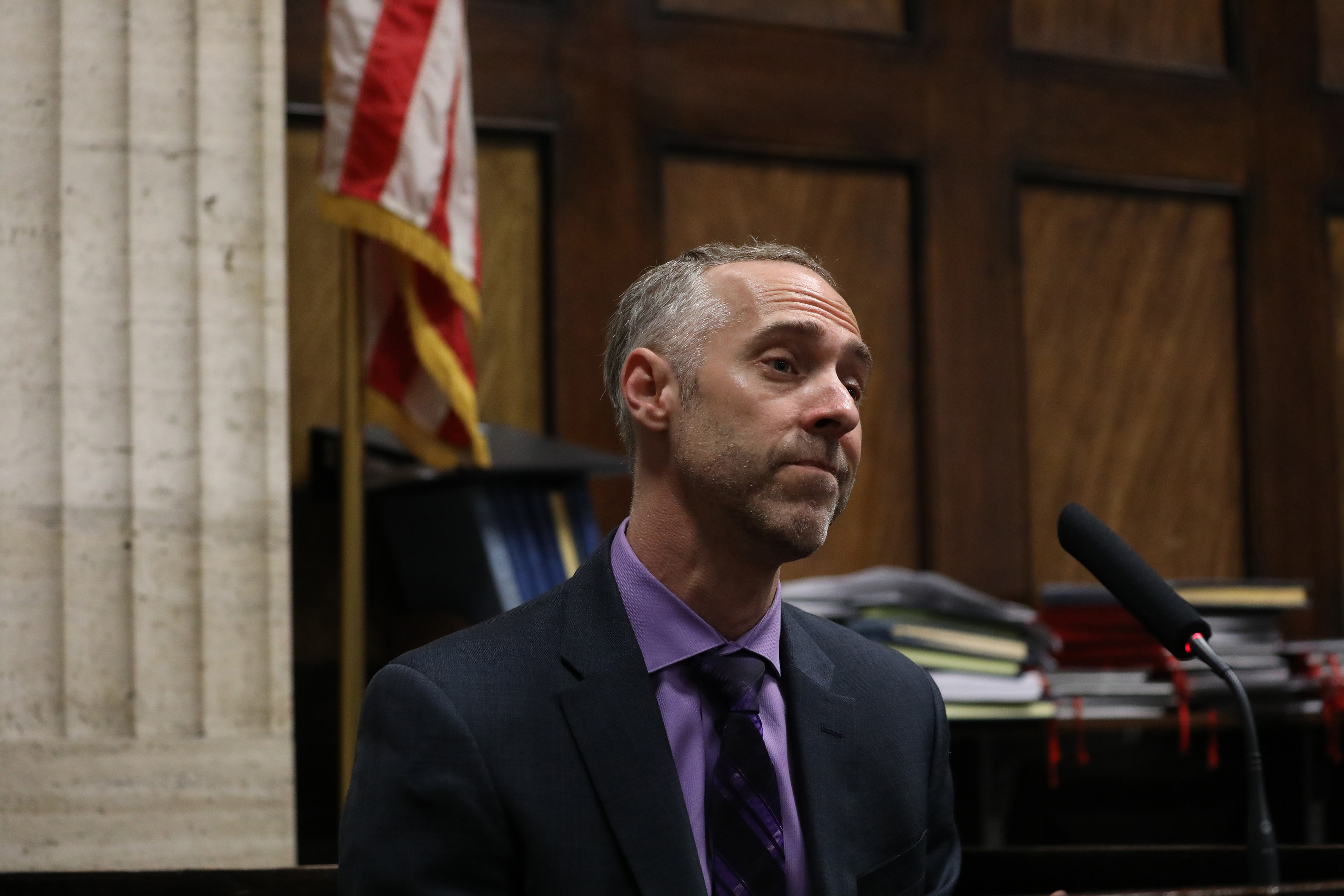 Witness Bryan Edelman, a trial consultant hired by the defense to conduct change-of-venue polls, answers questions at the hearing in the Jason Van Dyke case at Leighton Criminal Court in Chicago Wednesday April 18, 2018.    (Nancy Stone / Chicago Tribune / Pool)