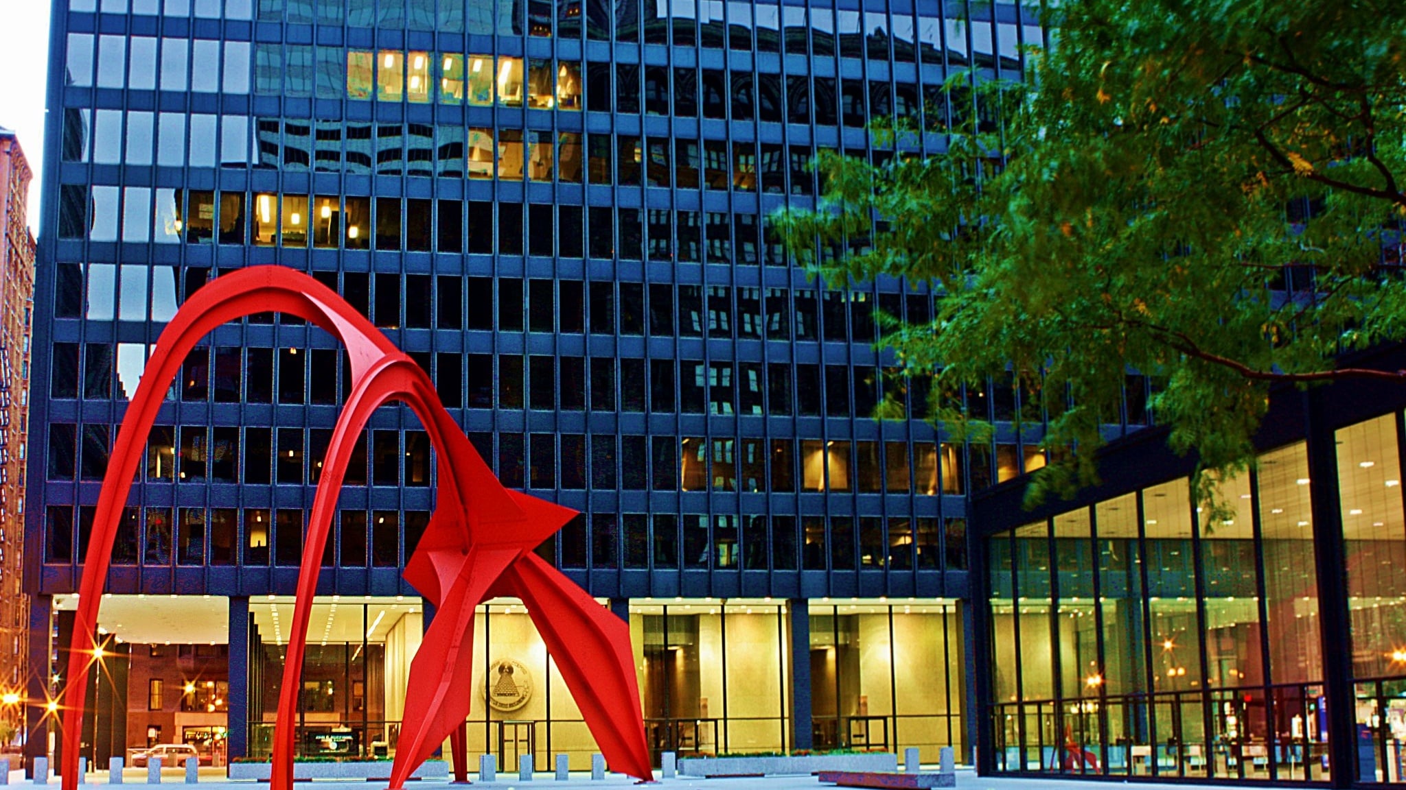 Man Arrested After Firing Gun Near Kluczynski Federal Building Downtown