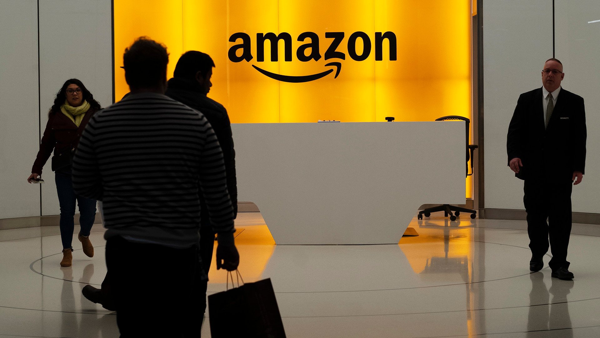 Looking to Hire 30,000, Amazon Plans Nationwide Job Fairs ...