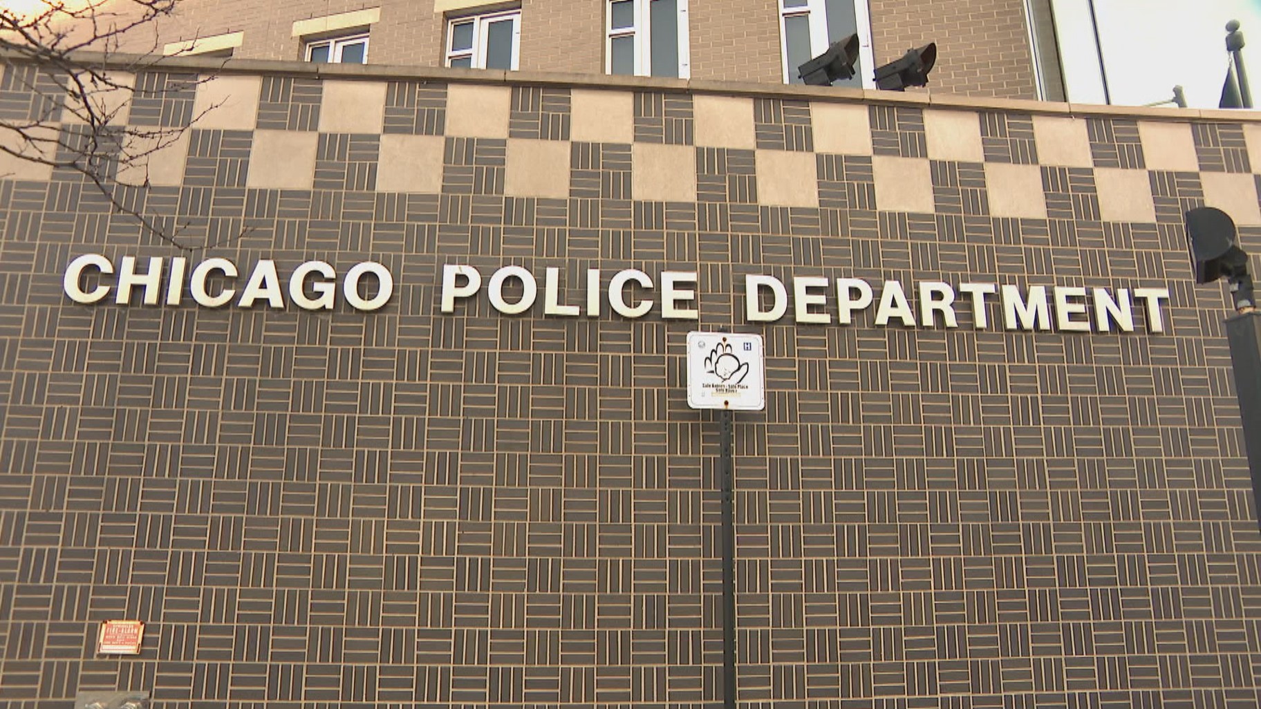 3 Chicago Police Officers Die by Suicide in Single Week | Chicago News |  WTTW