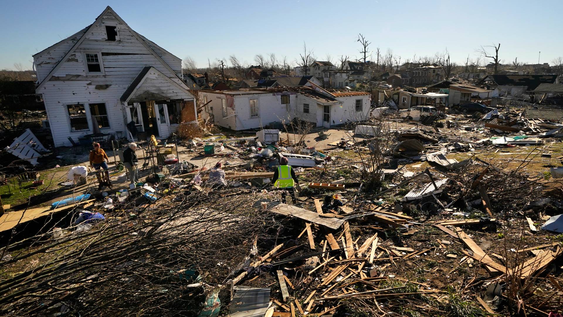 Thousands Without Heat, Water After Tornadoes Kill Dozens | Chicago ...