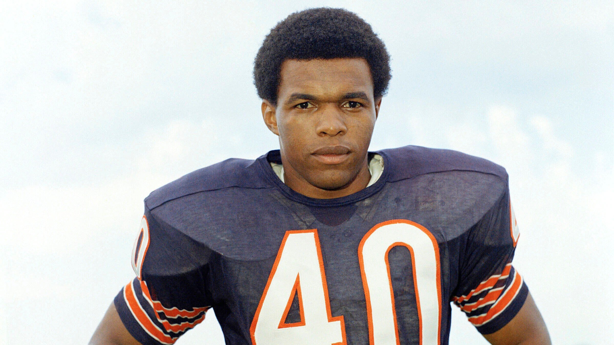 Gale Sayers death: Bears legend, Hall of Famer dies at 77 - Sports