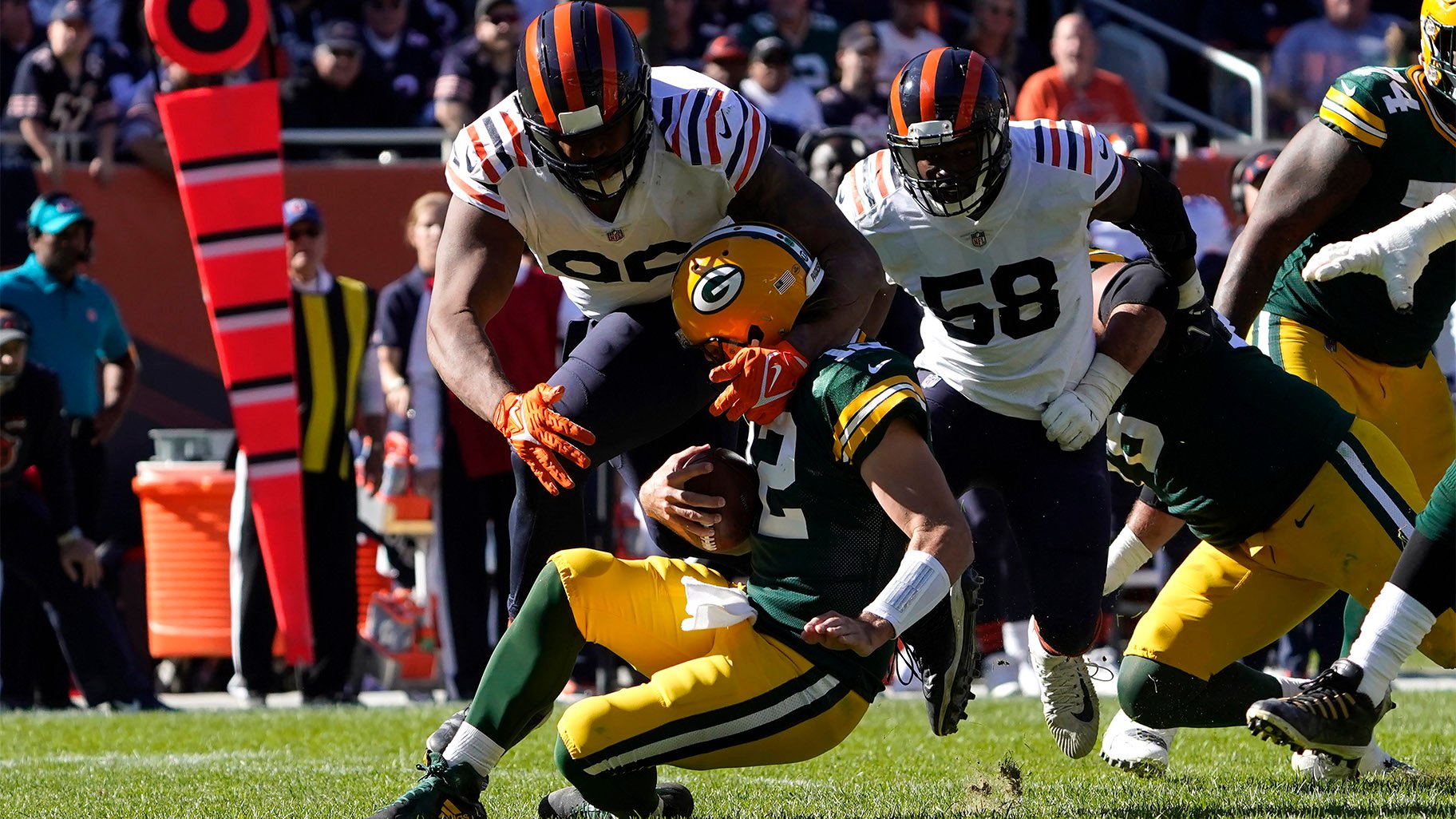 Aaron Jones scores two touchdowns in Packers season-opening win over Bears