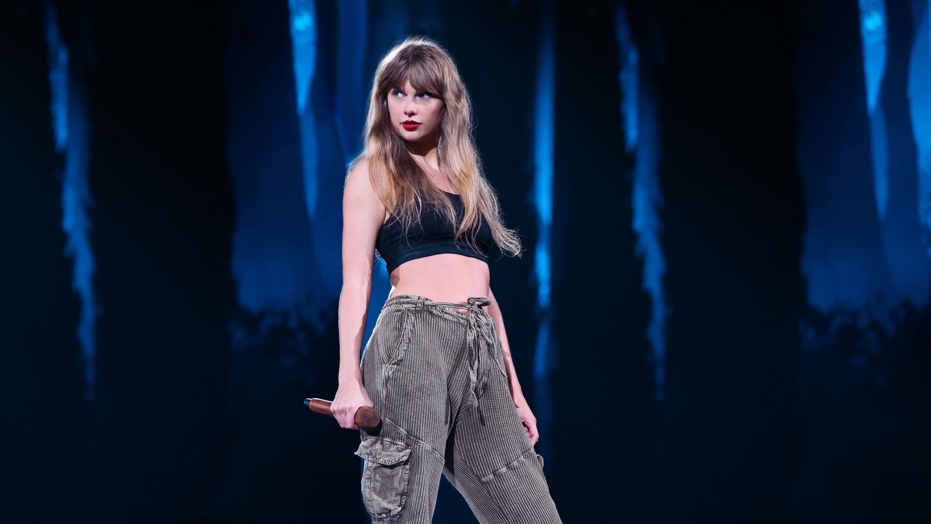 Taylor Swift turns out to see Travis Kelce, Kansas City Chiefs play Chicago  Bears - WTOP News