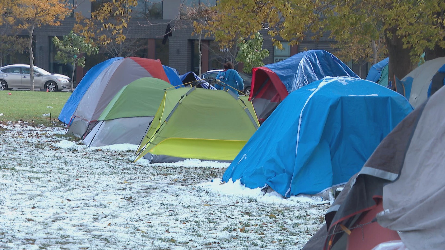 As Temperatures Drop Volunteers And Medical Professionals Work To