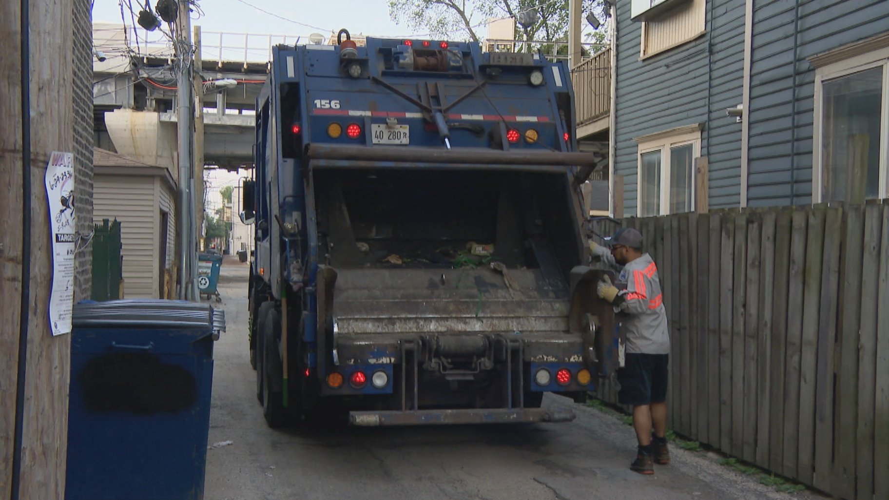 旨在遏制芝加哥非法清晨垃圾清运的措施取得进展