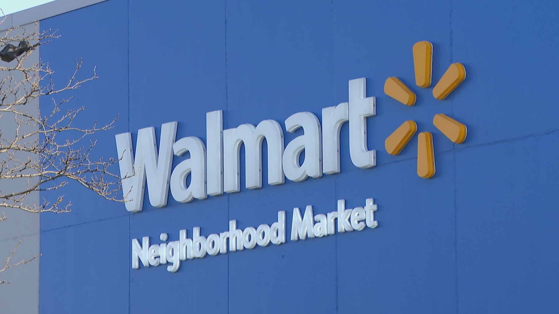 Demonstrators Threaten Walmart Boycott Over Chicago Store Closures