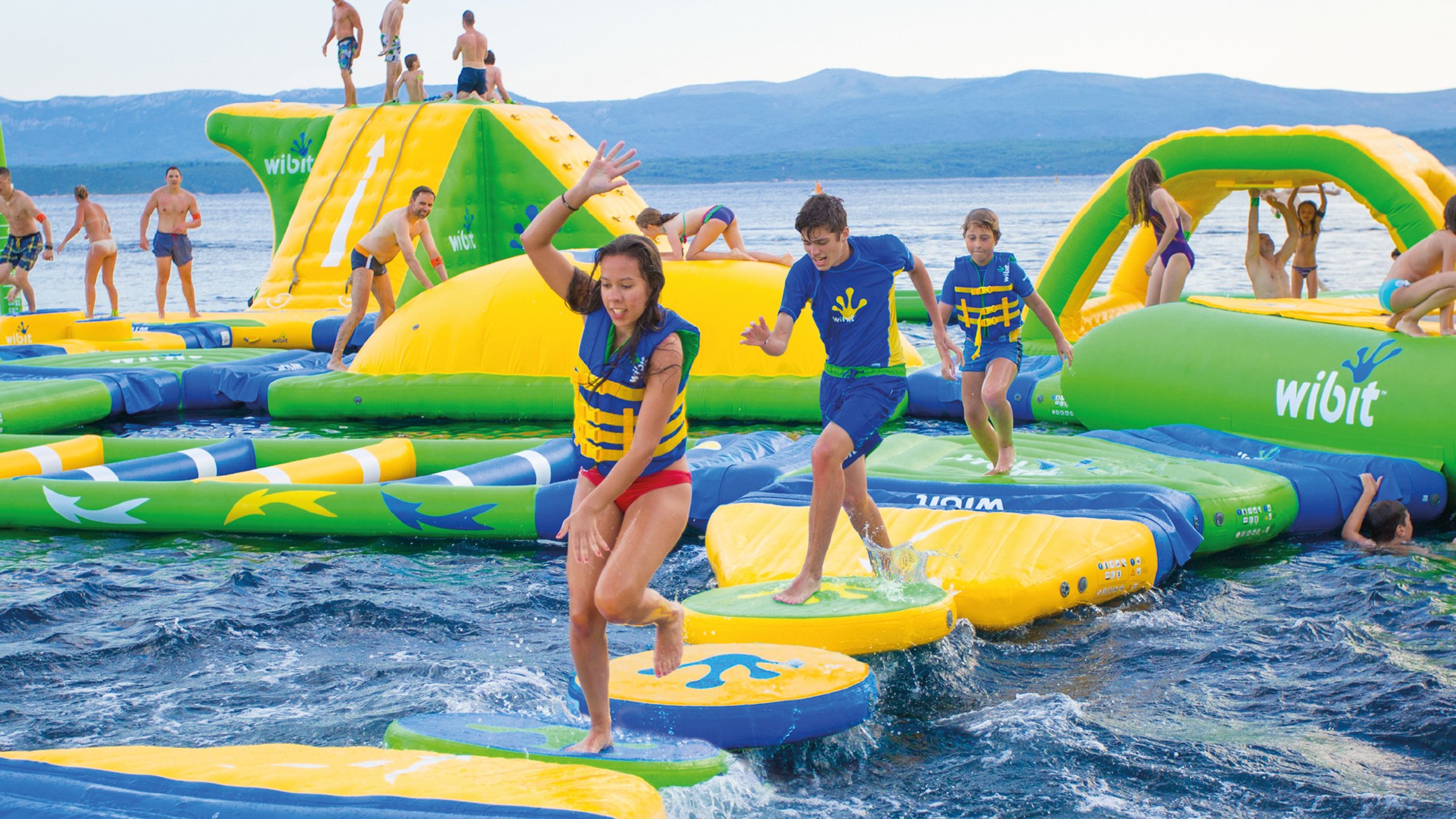 Trampoline water outlet float