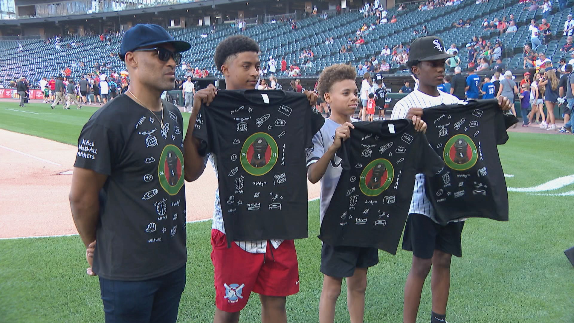 White Sox Player Turned Artist Collaborates With Young Athletes to