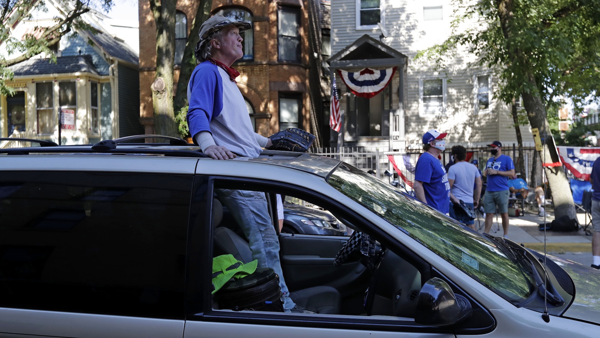 Cubs open their own souvenir shop across street from Wrigley