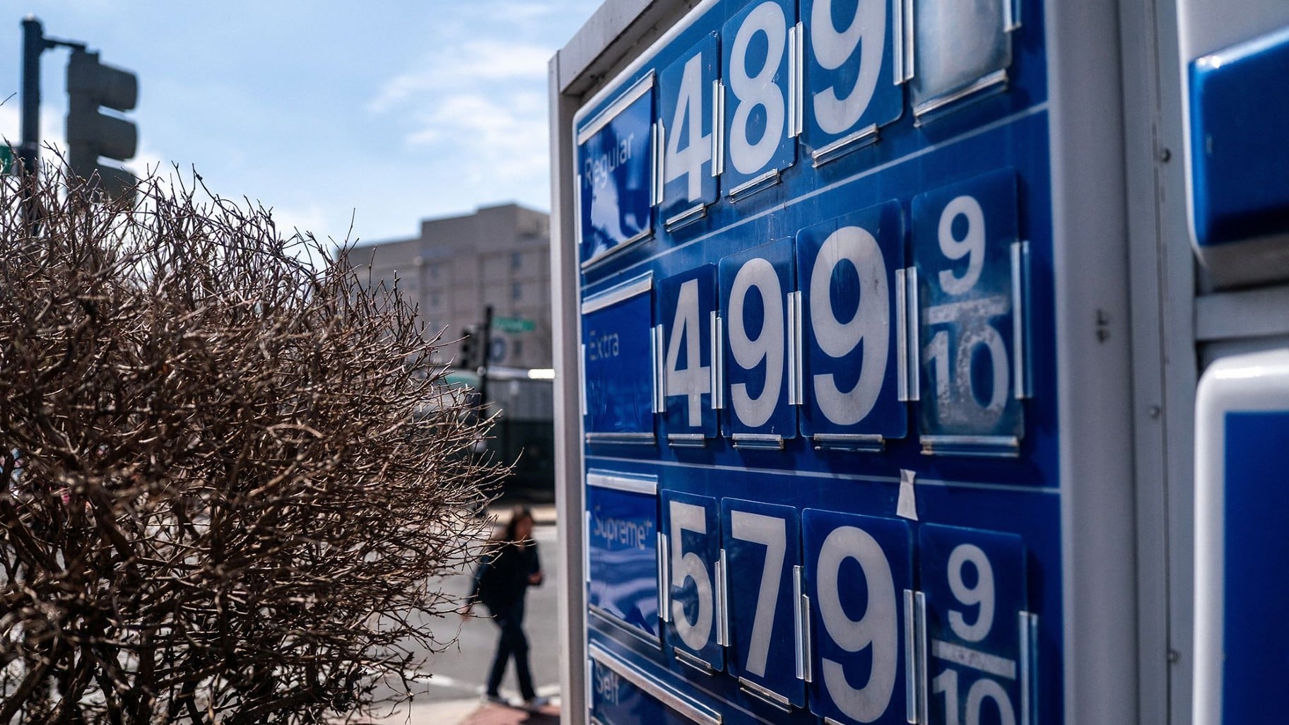 How $4 Gas Is Impacting Americans and the Economy | Chicago News | WTTW