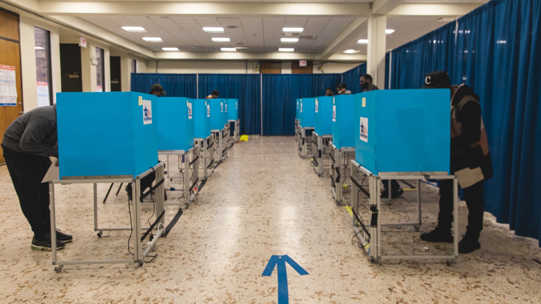 Voters cast their ballots at the Dr. Martin Luther King Center Service Center in the Bronzeville neighborhood of Chicago. (Michael Izquierdo / WTTW News) Voters cast their ballots at the Dr. Martin Luther King Center Service Center in the Bronzeville neighborhood of Chicago. (Michael Izquierdo / WTTW News)