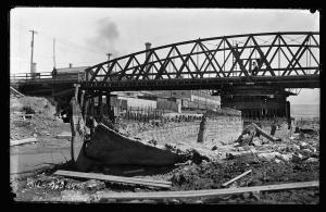 A boat is unearthed in 1905 near the Western Avenue Bridge on the West Fork of the South Branch of the Chicago River. Click image to view photo gallery.