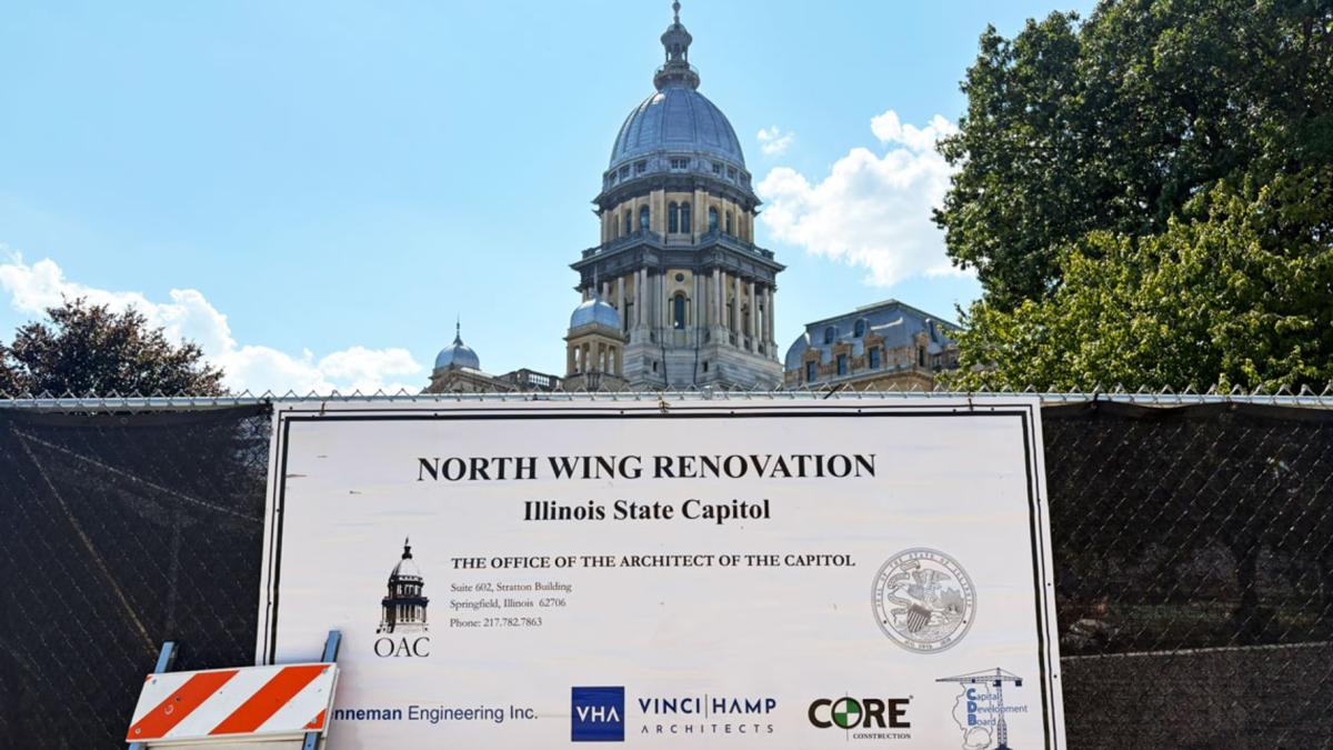 A sign shows the parties involved in construction on the north wing of the Illinois State Capitol. (Jerry Nowicki / Capitol News Illinois)