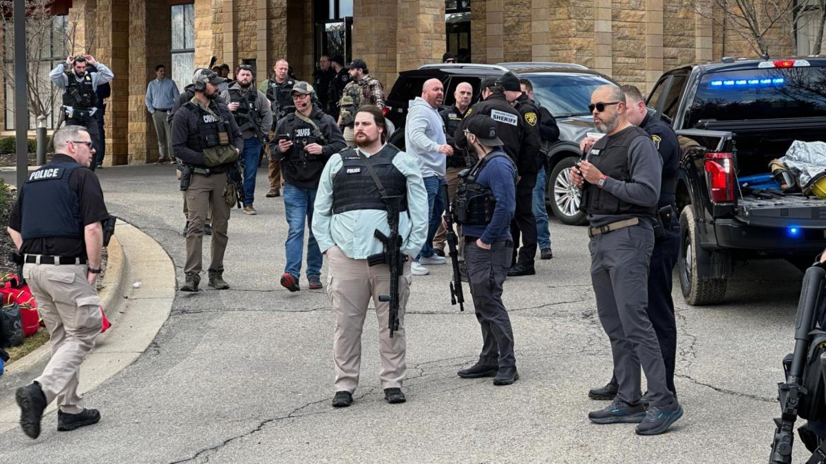 Law enforcement respond to a call at Temple Israel synagogue, Thursday, March 12, 2026 in West Bloomfield Township, Mich. (AP Photo / Corey Williams)