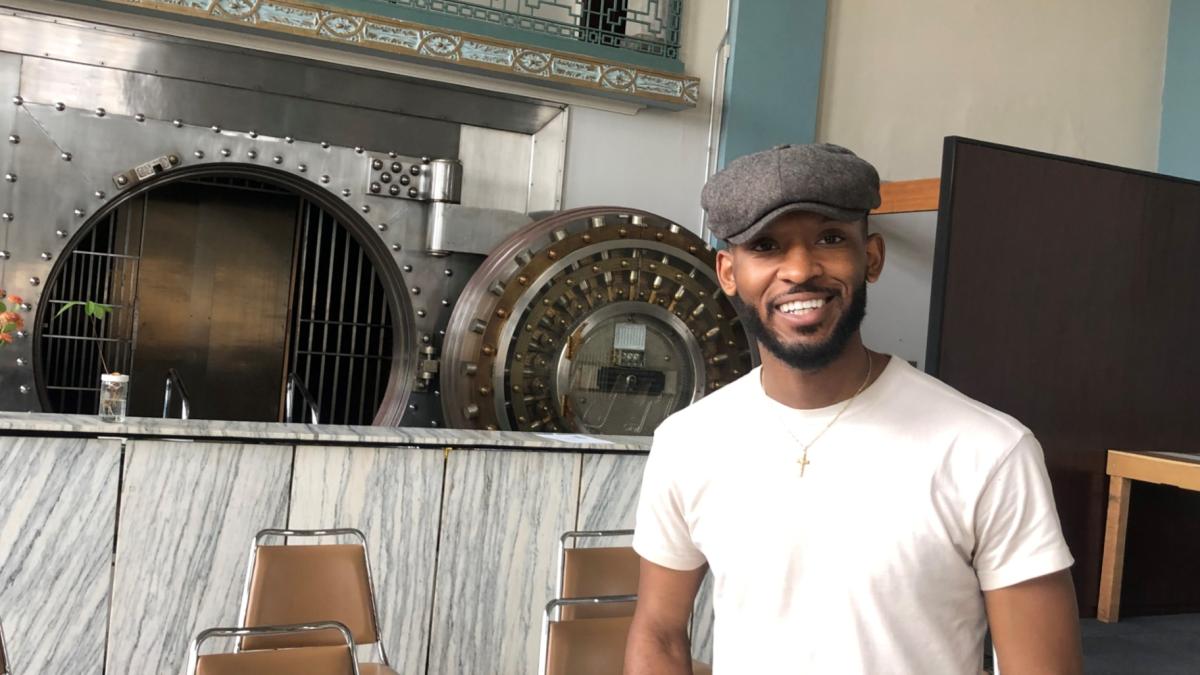 Alt Space Chicago co-founder Jordan Campbell inside the gallery. (Marc Vitali / WTTW News)