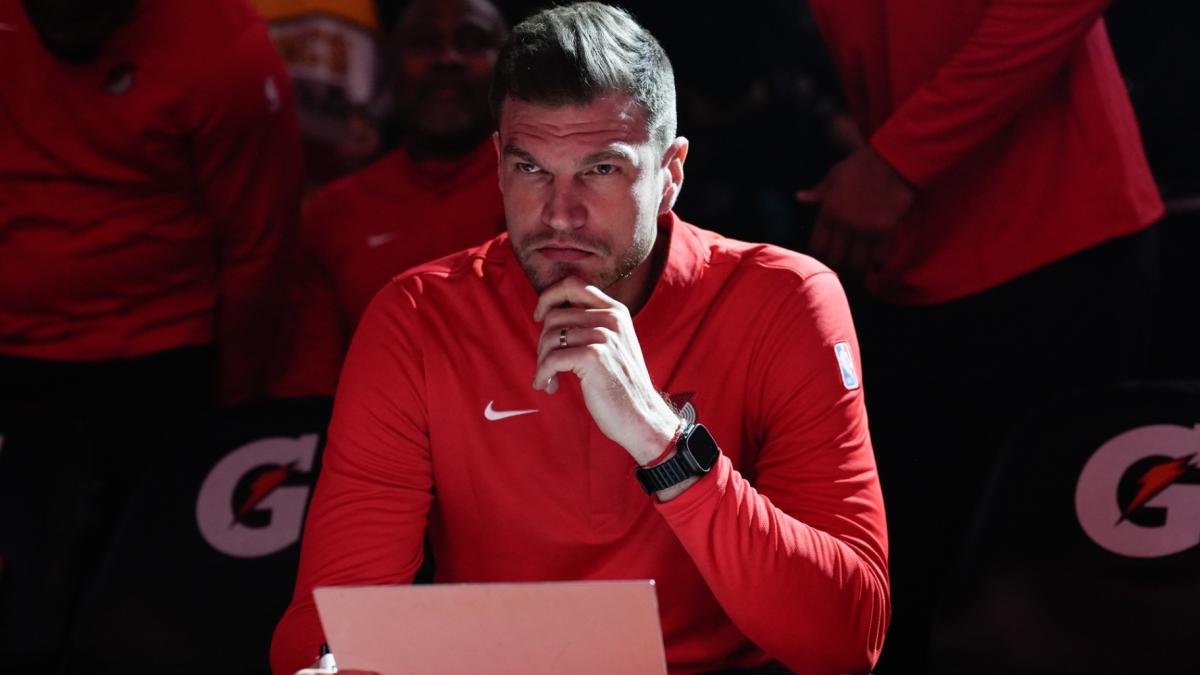 Portland Trail Blazers interim head coach Tiago Splitter listens during introductions before an NBA basketball game against the Brooklyn Nets, March 23, 2026, in Portland, Ore. (AP Photo / Jenny Kane, File)