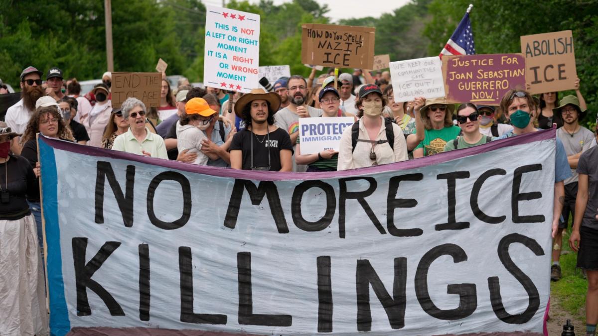 Protesters gather near a U.S. Immigration and Customs Enforcement facility Scarborough, Maine, one day after the shooting of Johan Sebastián Durán Guerrero, Tuesday, July 14, 2026. (AP Photo / Robert F. Bukaty) 