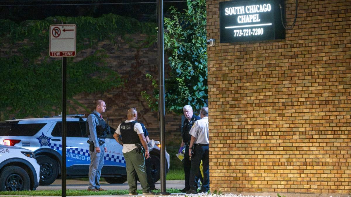 Chicago police investigate South Chicago Chapel after authorities discovered dozens of decomposing bodies in the funeral home's basement on Thursday, Aug. 6, 2026. (Tyler Pasciak LaRiviere / Chicago Sun-Times via AP)
