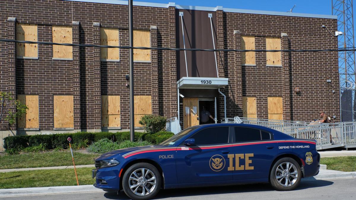 A U.S. Immigration and Customs Enforcement's (ICE) vehicle is parked in front of an ICE processing facility in the Chicago suburb of Broadview, Ill., Wednesday, Sept. 17, 2025. (AP Photo / Nam Y. Huh)