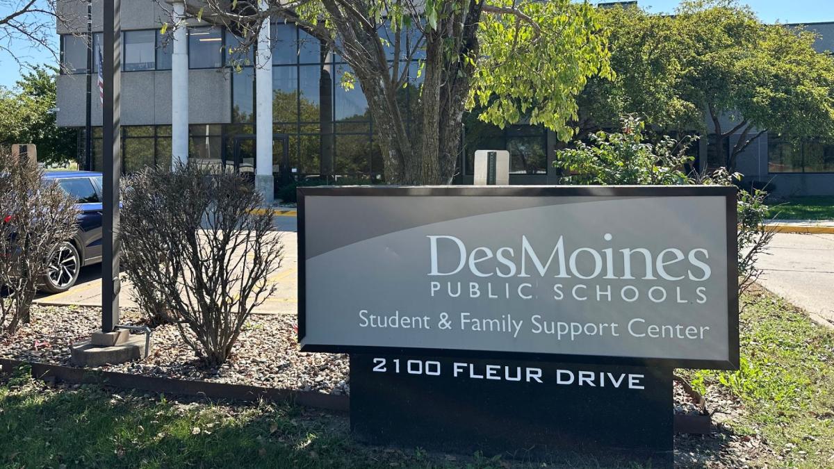 Des Moines, Iowa, school's administrative offices are shown Friday, Sept. 26, 2025. (AP Photo / Scott McFetridge)