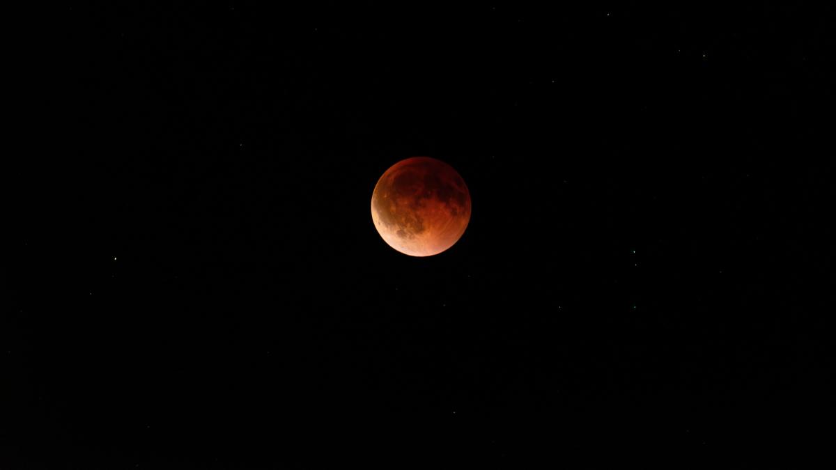 A lunar eclipse. (Oleksandr Masnyi / iStock)