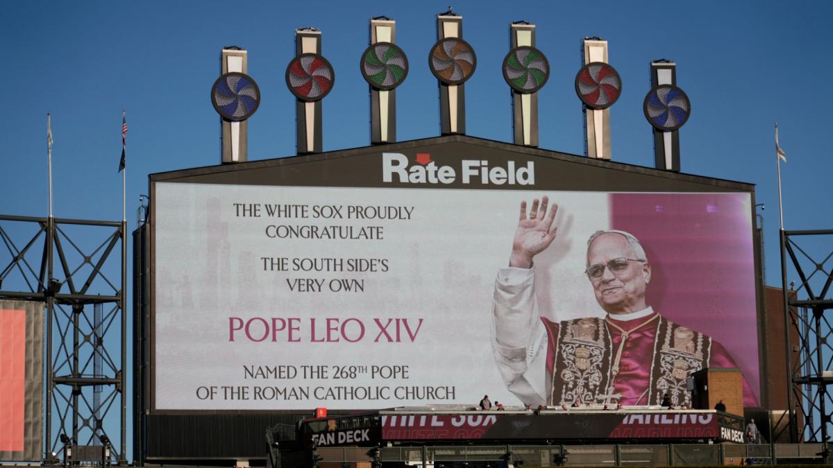 The Chicago White Sox honors Pope Leo XIV on the scoreboard before a baseball game against the Miami Marlins, Friday, May 8, 2025, in Chicago. (AP Photo / David Banks)