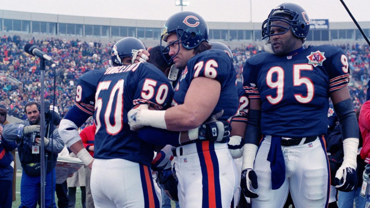 FILE - Chicago Bears nine-time Pro Bowler Mike Singletary (50) gets a bear hug from teammate Steve McMichael (76) prior to an NFL football game against the Pittsburgh Steelers in Chicago, Dec. 13, 1992. (AP Photo / David Boe, File)