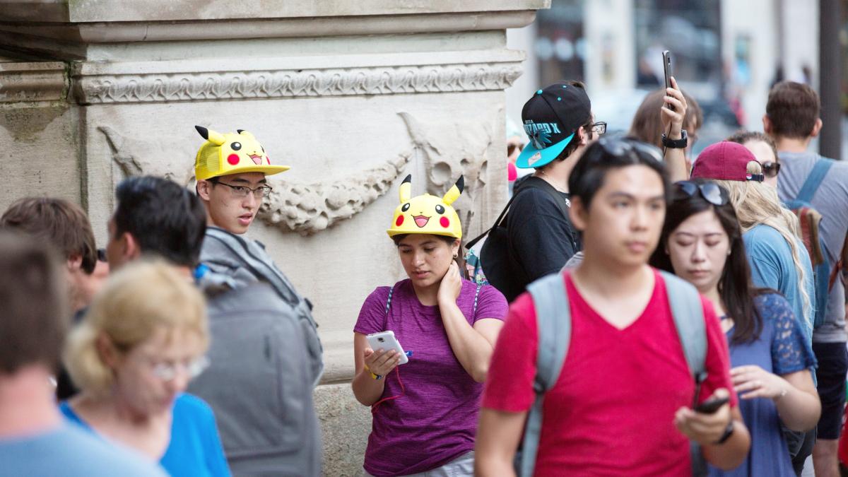Pokemon Go players in Chicago in 2017. (Patrick Amenen / iStock)