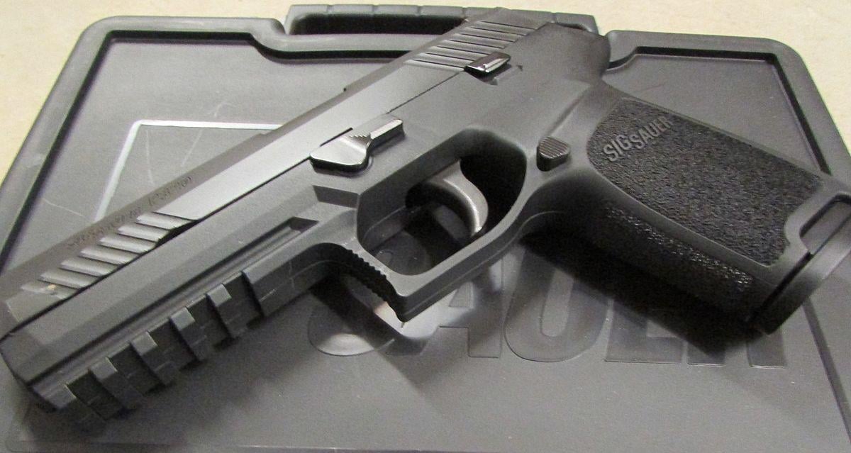 A Sig Sauer P320 pistol. (TexasWarhawk / Wikimedia Commons)