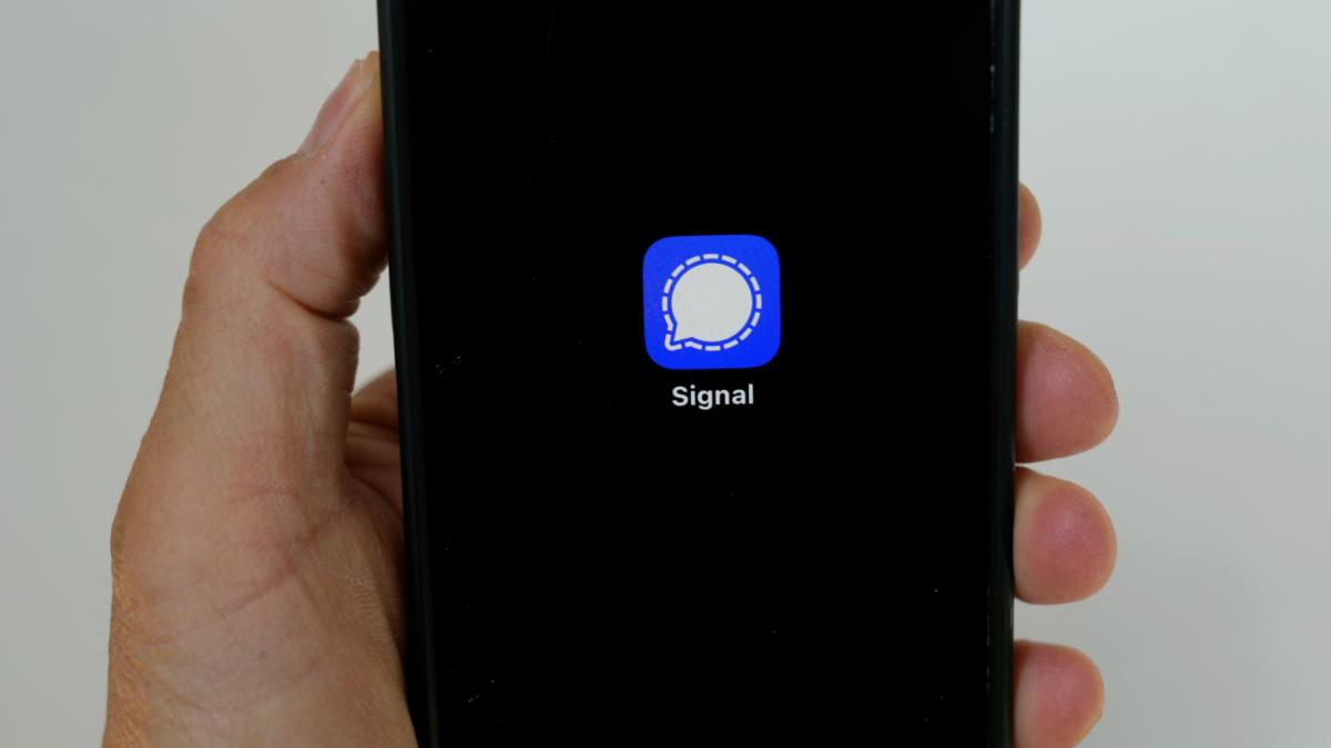 What is Signal, the Chat App Used by US Officials to Share Attack Plans? |  Chicago News | WTTW