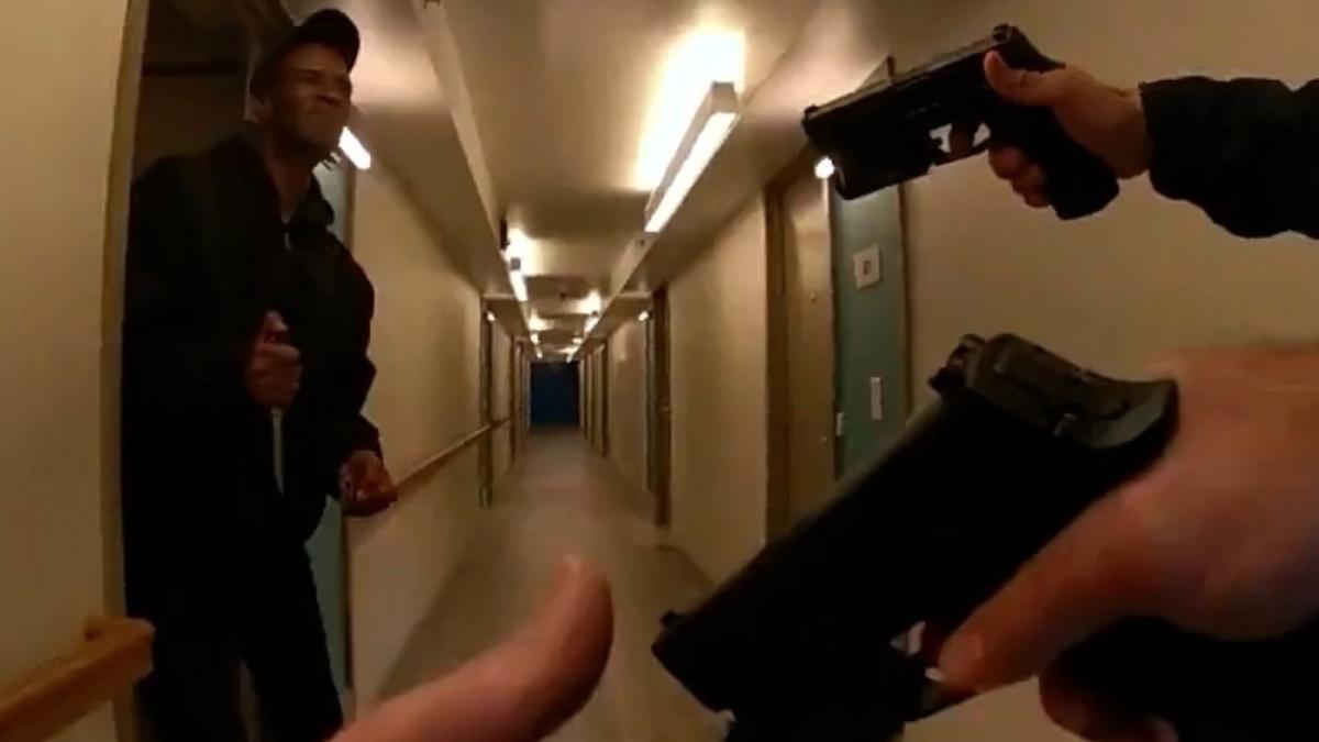 Chicago police officers approach Timothy Glaze moments before shots are fired on Jan. 3, 2025. (Civilian Office of Police Accountability)