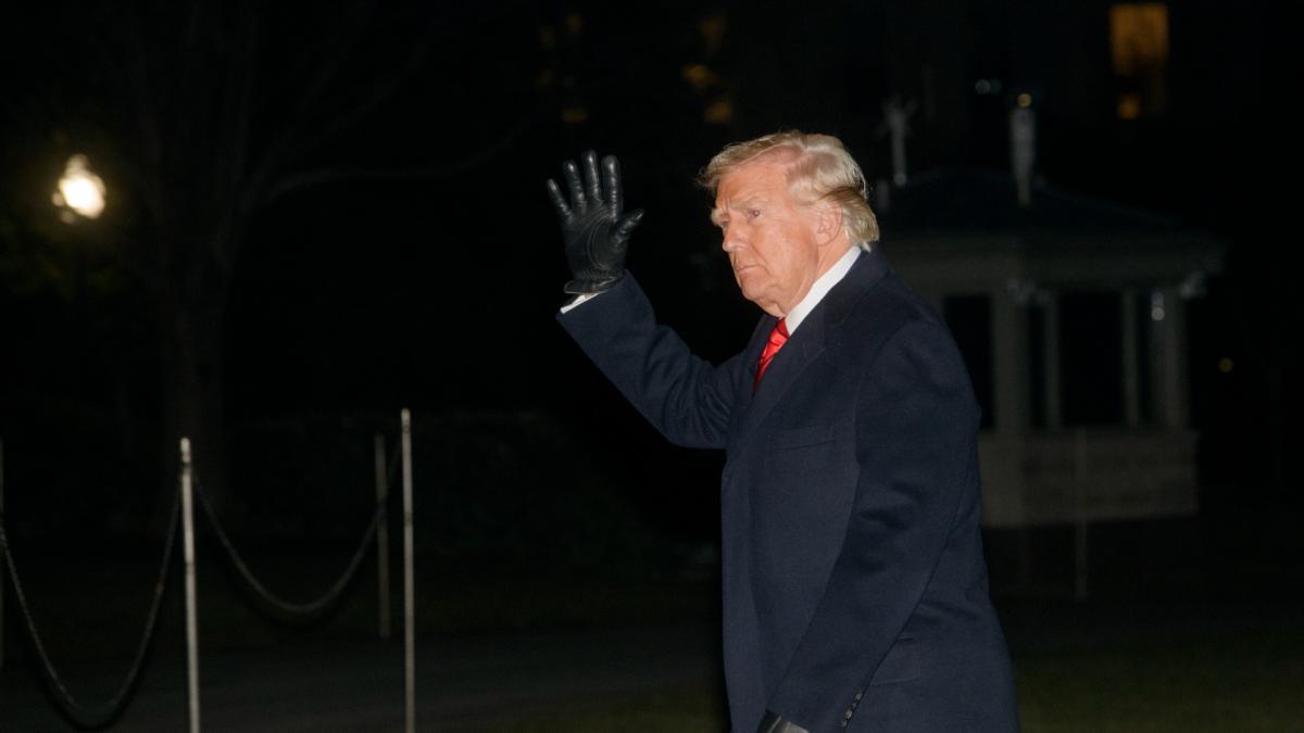 President Donald Trump waves as he walks from Marine One upon arrival on the South Lawn of the White House in Washington, Monday, Jan. 27, 2025. (AP Photo / Rod Lamkey, Jr.)
