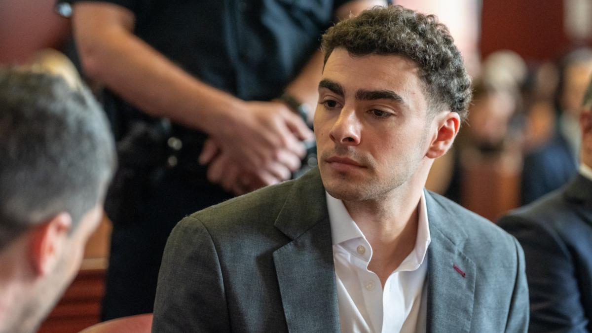 Luigi Mangione appears for a pre-trial hearing at Manhattan Criminal Court in New York, on Tuesday, Aug. 11, 2026. (David Dee Delgado / Pool Photo via AP)