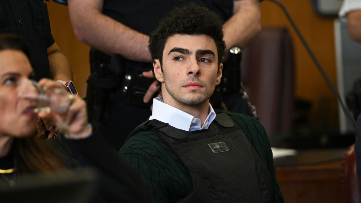 Luigi Mangione appears at a hearing for the murder of UHC CEO Brian Thompson at Manhattan Criminal Court on Feb. 21, 2025 in New York City. (Curtis Means / Pool / Getty Images via CNN Newsource)