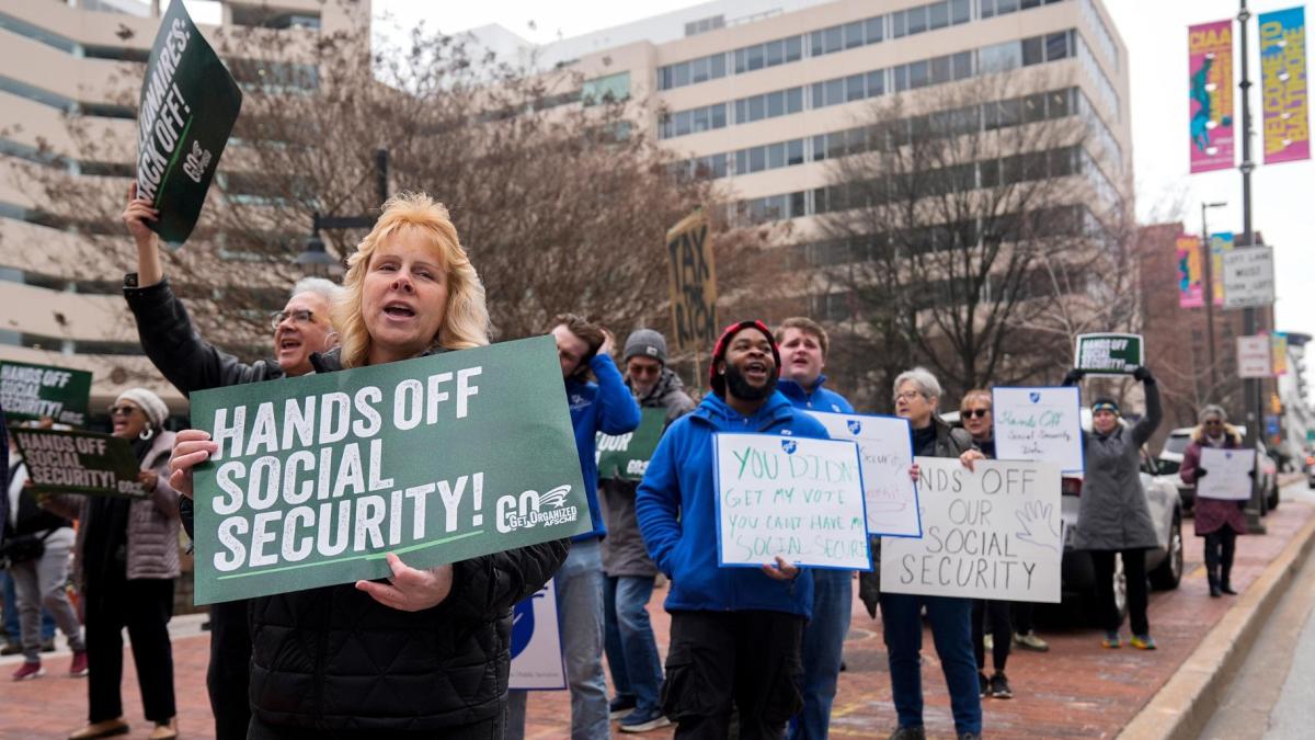 Demonstrators gather outside of the Edward A. Garmatz United States District Courthouse in Baltimore on Friday, March 14, 2025. (Stephanie Scarbrough / AP via CNN Newsource)
