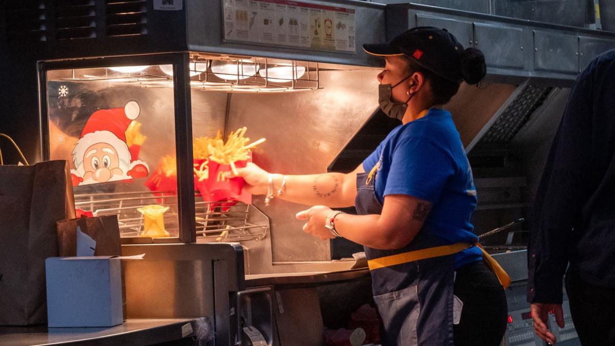 McDonald’s is planning to hire hundreds of thousands of people in the coming months. (Spencer Platt / Getty Images via CNN Newsource)