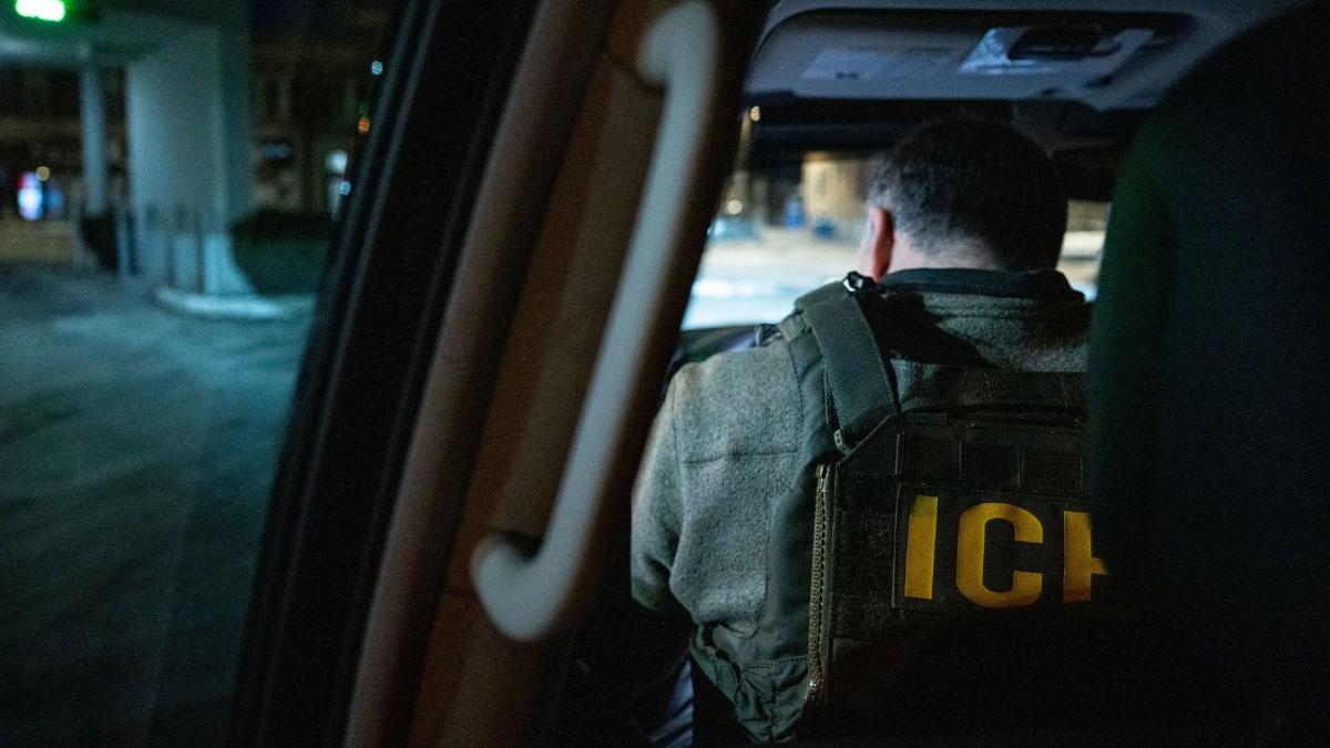 A U.S. Immigration and Customs Enforcement agent waits in a vehicle during a multi-agency enforcement operation in Chicago, in January. (Christopher Dilts / Bloomberg / Getty Images / File via CNN Newsource)