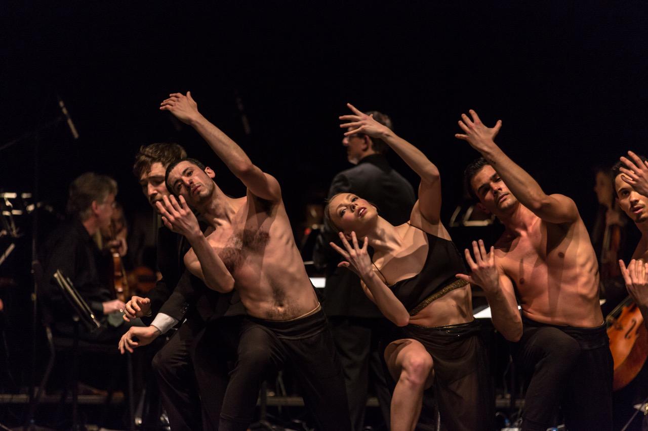 Visceral Dance Chicago performs Nick Pupillo’s “The Dream.” (Photo by Quinn Wharton)