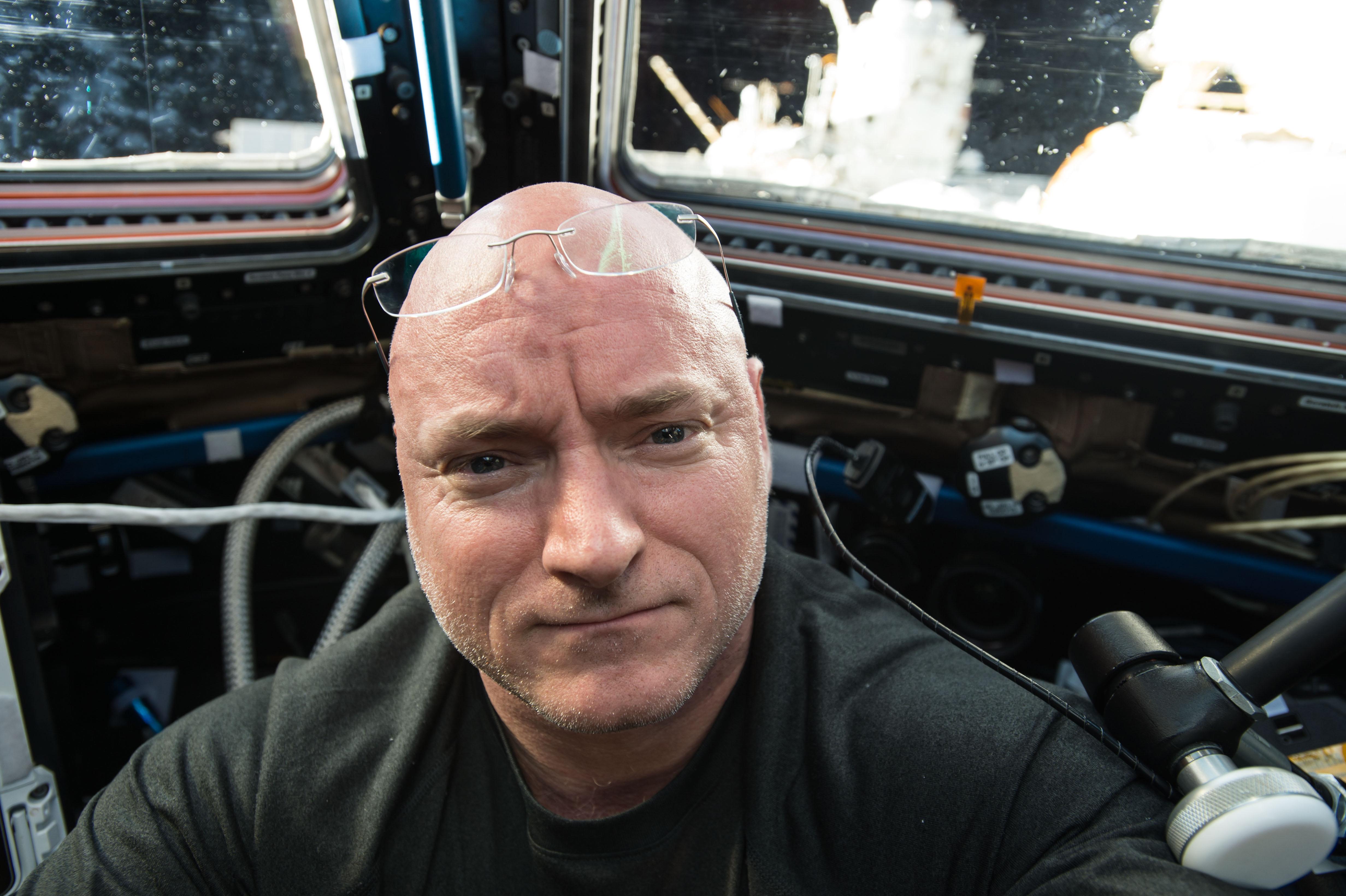 Quiet time in the cupola (NASA / Scott Kelly)